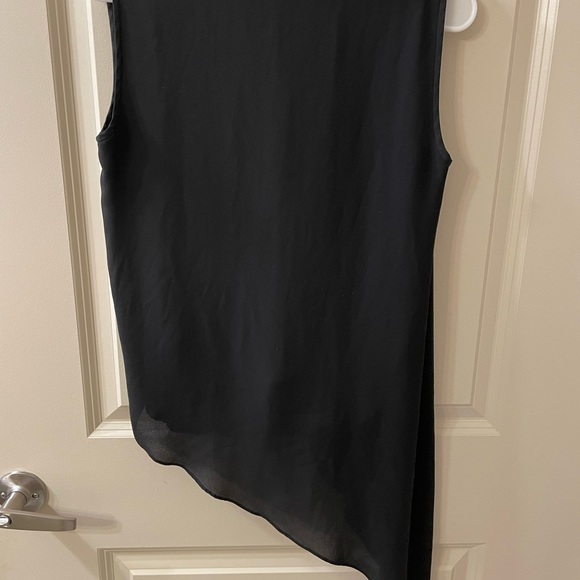 BCBGMaxazria Black Sleeveless Asymmetrical Hem Top sz XS - Picture 4 of 7